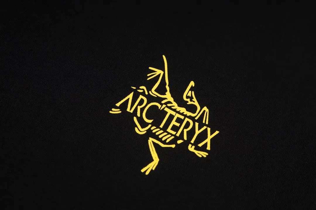 【 Quality】 Arc’teryx 𝟮𝟰𝘀𝘀 Logo T ， ， ， OS Premium 32S g Quality ： ：White Black Size：XS S M L